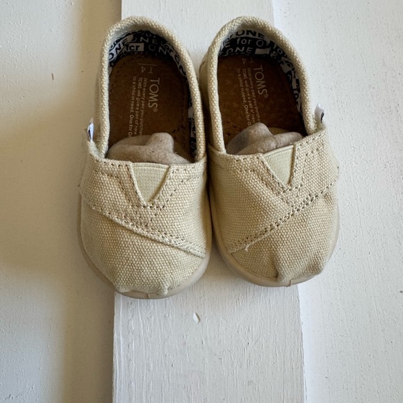 Toms Other - Toms Kids Shoes in Cream Canvas